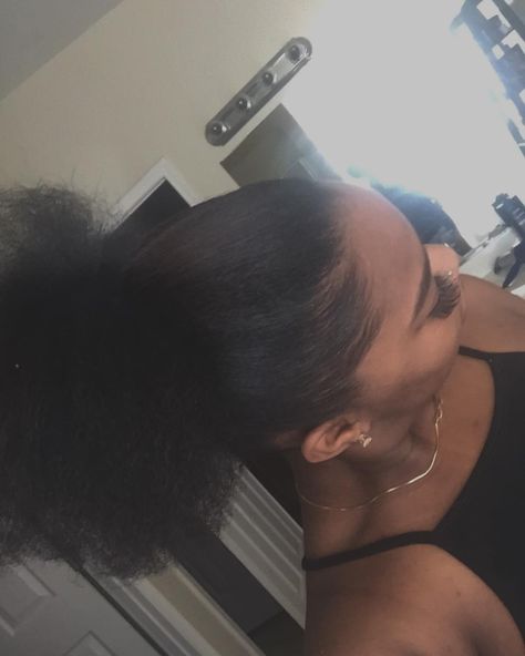 Aramata.S Bun Natural Hair, Hair Laid, Natural Hair Inspiration, Natural Hair Tips, Hair Crush, Natural Hair Journey, Be Natural, Hair Journey, Big Hair