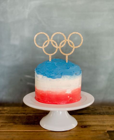 Olympic Desserts, Olympic Food, Olympic Theme Party, Golden Birthday Cakes, Olympics Party, Kids Olympics, Blue Frosting, Olympic Theme, Olympic Party