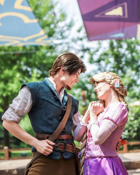 Ｍａｒｃｏ  Ｑｉ on Instagram: “The world has somehow shifted✨  #disney #tangled #rapunzel #flynnrider #eugene #eugenefitzherbert #iseethelight #whenwillmylifebegin…” Disney Çiftleri, Rapunzel And Flynn Rider, Tangled Cosplay, Eugene Fitzherbert, Rapunzel Cosplay, Cosplay Couple, Couples Cosplay, Rapunzel Costume, Rapunzel And Flynn