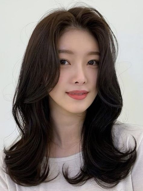 Layered Medium Hair With Side Bangs (Build Perm) Korean Perm Short Hair Mid Length, Digital Perm Short Hair, Soft Curls For Medium Hair, Asian Hair Perm, Asian Perm, School Haircut, Korean Perm, Curls For Medium Length Hair, Digital Perm