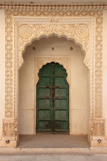 India Architecture, Ancient Indian Architecture, Mughal Architecture, Indian Doors, Gorgeous Doors, Antique Doors, Door Designs, Indian Architecture, Old Doors