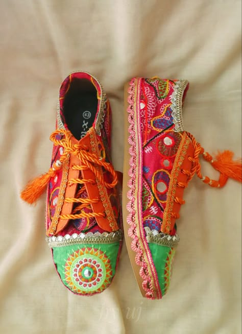 Shoes For Navratri, Navratri Shoes, Shoes Makeover, Gujarati Embroidery, Fashion Profile, Afghani Clothes, Shoes Charms, Navratri Collection, Shoe Makeover