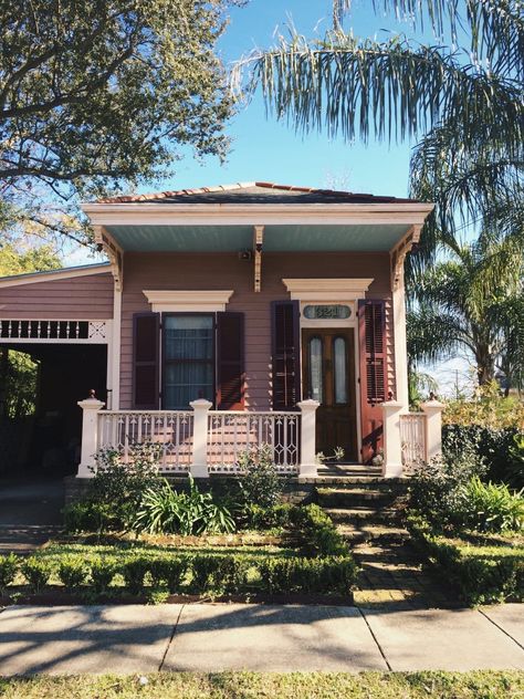 New Orleans Suburbs, Galveston Aesthetic, Louisiana Homes, Shotgun House, Willow Creek, Classic Image, Crescent City, Next Holiday, Sims House