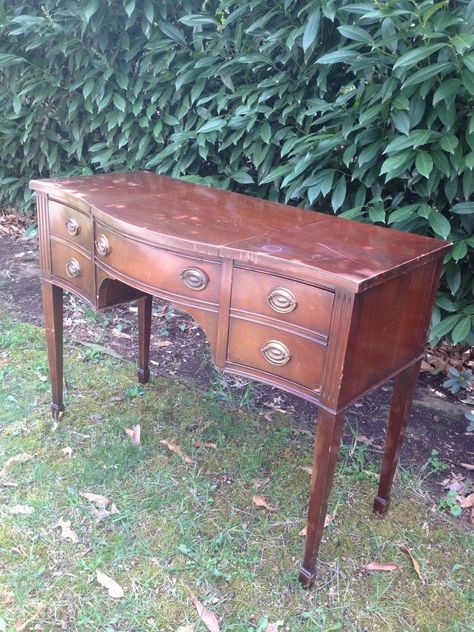 Paint Wood Furniture, Vanity Table Vintage, Natural Wood Furniture, Painting Wood Furniture, Paint Wood, Furniture Rehab, Painting Furniture, Refurbished Furniture, Vintage Vanity