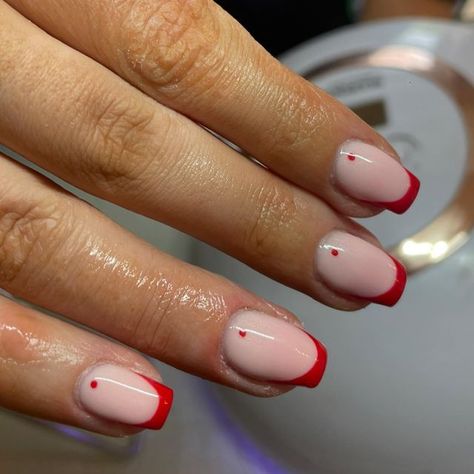 red christmas nails Red French Tip Nails Squoval, Red Short Nails Design, Red Tip Nails, Red And White Nails, Red Tips, Mint Nails, Gel French Manicure, Dark Red Nails, Statement Nail