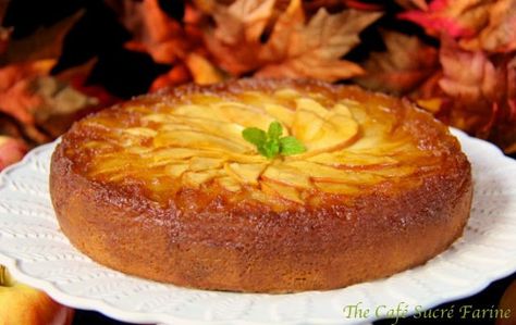 French Apple Cake via @cafesucrefarine Cafe Sucre Farine Recipes, French Apple Cake, French Cake, Seasonal Desserts, Lemon Yogurt, Torte Cupcake, Apples And Cheese, Yogurt Cake, The Cafe