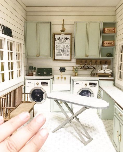 Dollhouse Laundry Room, Room Boxes, Doll House Plans, Mini Doll House, Charleston Homes, Doll House Crafts, Dolls House Interiors, Valley Of The Dolls, Barbie Diy