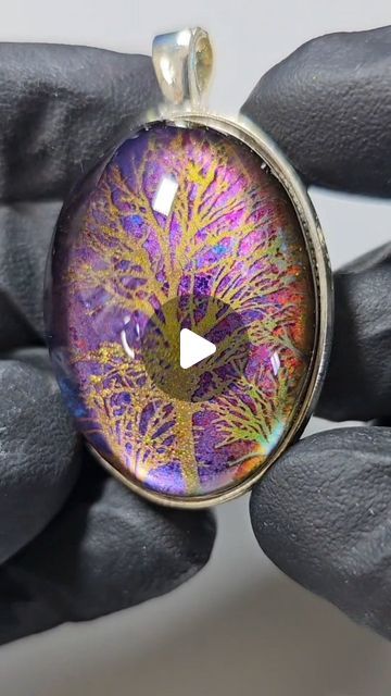 Coloring Uv Resin, Resin Bezel Pendant, Resin Jewelry Ideas, Sunset Night Sky, Uv Resin Crafts, Resin Pendant Tutorial, Uv Resin Jewelry, Resin Art Jewelry, Resin Jewelry Tutorial