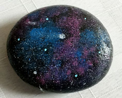 Rock painting Galaxy Galaxy Rock Painting, Painting Space, White Paint Pen, Painted Rock Animals, Chemistry Lessons, Galaxy Painting, Owl Painting, Paint Rock, Pet Rocks