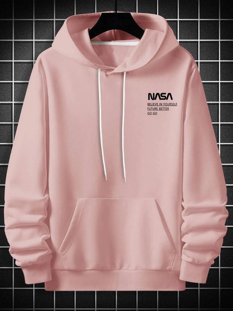 Extended Sizes Hombres Capucha con estampado de letra con bolsillo de canguro con cordón | Moda de Mujer | SHEIN México Hoddies Outfits, Minimal Clothes, Stylish Hoodies, Cute Shirt Designs, Hype Shoes, Cool Outfits For Men, Mens Fashion Casual Outfits, Outfit Goals, Pin It