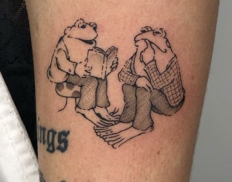 Frog And Toad Tattoo, Toad Tattoo, Feminine Shoulder Tattoos, Tattoo Fixes, Maching Tattoos, Bug Tattoo, Frog Tattoos, Doodle Tattoo, Cute Tiny Tattoos