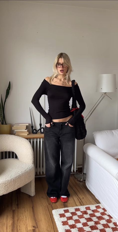 Dress Over Pants Outfits Y2k, Pink Top Outfit Winter, Black Pant Outfits, Barrel Jeans Outfit, High Waist Baggy Jeans, Wide Leg Jeans For Women, Wide Leg Baggy Jeans, Baggy Boyfriend Jeans, Work Ootd