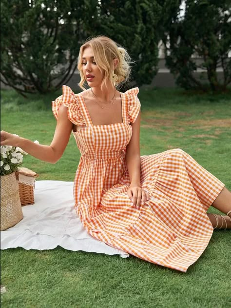 Gingham Dress Outfit, Beach Midi Dress, Modesty Dress, Gingham Outfit, Looks Rihanna, Frock Fashion, Summer Plaid, Effortlessly Chic Outfits, Bohemian Summer