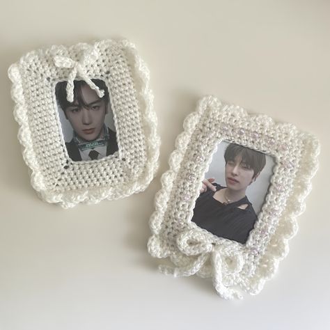 #crochet #kpop #straykids #theboyz #seungmin #hyunjae Crochet Toploader, Crochet Pc Holder, Txt Crochet, Kpop Crochet Pattern, Crochet Photocard Holder, Kpop Crochet, Pc Holder, Hand Knitting Diy, Crochet Penguin