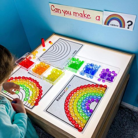 Light Box Activities, Sensory Classroom, Clear Plastic Cups, Preschool Units, Plastic Vase, Eyfs Activities, Preschool Colors, Preschool Fine Motor, X Rays