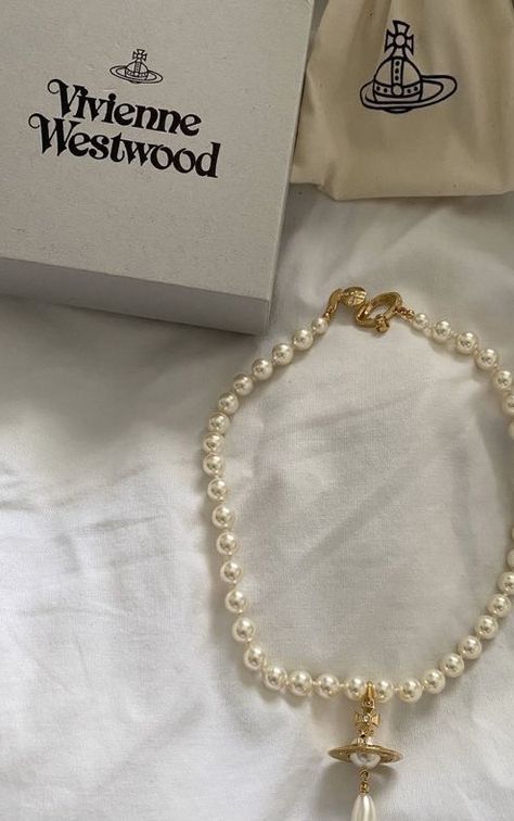 Vinnie Westwood, Vivienne Westwood Jewellery, Clothing Haul, Fashion Fits, Jewelry Inspo, Dream Jewelry, Pretty Jewellery, Vivienne Westwood, Piercing Jewelry