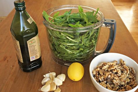 Dandelion Pesto Ingredients Dandelion Pesto Recipe, Dandelion Pesto, Pesto Ingredients, Flower Recipes, Dandelion Benefits, Pesto Vegan, Healthy Dressing, Walnut Pesto, Morning Smoothie