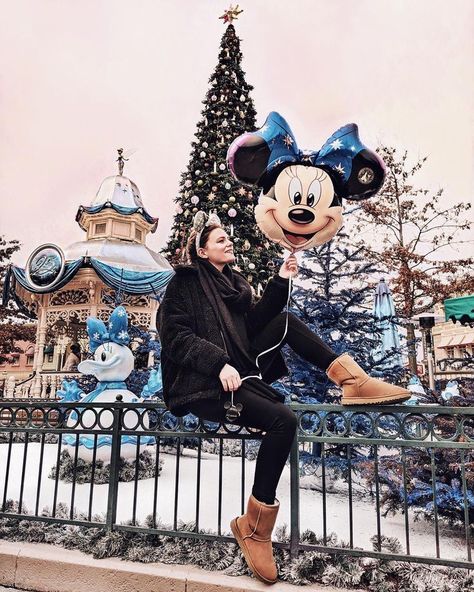 Disneyland has been pure magic as always - but so so so so so very cold Nothing some glittery Minnie ears a LOT of layers and my winter sole-mates can't handle AD @uggineurope #FUGGwinter #disneylandparis25 #babyitscoldoutside Disneyland Winter, Disneyland Outfit Winter, Disneyland Paris Christmas, Disney Poses, Disneyland World, Pictures Winter, Disney Photo Ideas, Disney Paris, Disneyland Outfits