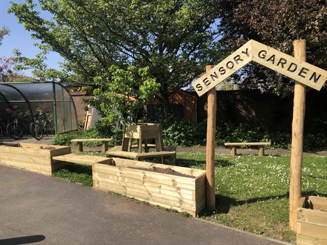 Sensory Garden School Garden Design, School Playground Ideas, Garden For Children, Garden Sensory, Sensory Gardens, Childhood Activities, School Gardens, Early Childhood Activities, Play Area Backyard