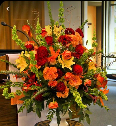 Fall Wedding Ceremony Flowers, Thanksgiving Flower Arrangements, Altar Flowers Wedding, Thanksgiving Floral, Thanksgiving Flowers, Altar Flowers, Flower Arrangement Designs, Fall Flower Arrangements, Church Flower Arrangements