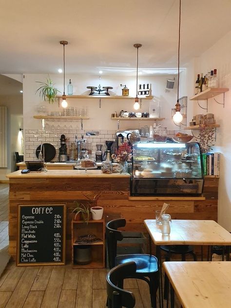 Little Cafe Design, Micro Coffee Shop, Ideas De Cafeterias Vintage, Small Cafe Ideas, Cafe Decoration Ideas, Cabin Cafe, Cafeteria Vintage, Coffee Shop Ideas, Bakery Counter