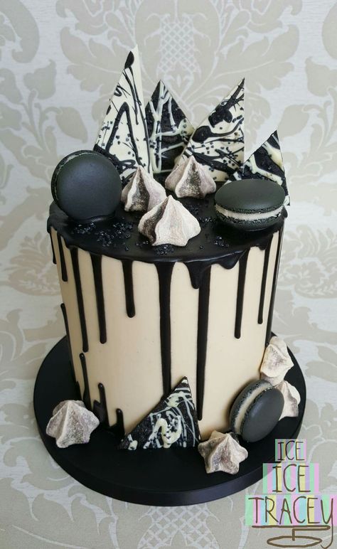 Black and white drip cake Black Cake With White Drip, White Cake Black Drip, White Cake With Black Drip, Black And White 40th Birthday Cake, Cake Ideas Black And White, Black And White Drip Cake, Black And White Cake Ideas, Black Bday Cake, Black Drip Cake