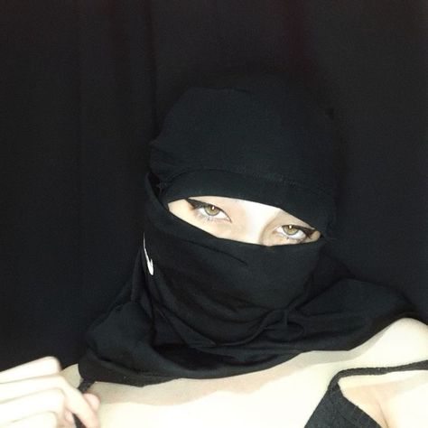 Robber Outfit, Bandana Girl, Baby Blue Aesthetic, Pretty Brunette, Girls With Black Hair, Mask Girl, Hijabi Girl, Girly Pictures, Aesthetic Grunge