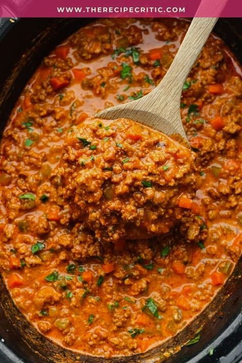 Who doesn’t love a delicious crockpot meal? You set it and forget it and come home to a meal that is warm, delicious, and ready to eat. This crockpot ragu is no exception! Slow Cooker Ragu, Beef Ragu Slow Cooker, Ground Beef Ragu, Beef Ragu Recipe, Slow Cooker Ground Beef, Pork Ragu, Ragu Sauce, Crockpot Meal, Slow Cooker Bbq Chicken