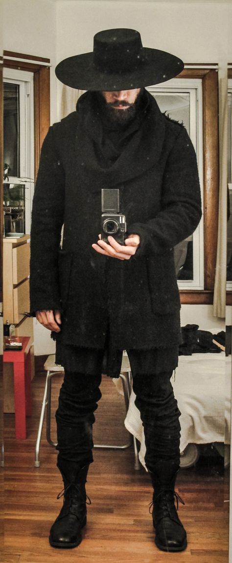 Winter, coming please! Tão eu esse look -Label Under Construction, Forme d'Expression, Guidi Classy Goth Outfits Men, Dark Mori Fashion Men, Witch Aesthetic Male, Male Witch Outfit, Dark Witch Aesthetic Outfit, Constantine Aesthetic, Enby Style, Witch Outfits, Masc Outfits