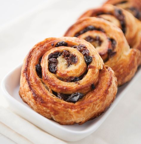 Danish Pastry – Raisin Whirls from The Pink Whisk Guide to Bread Making by Ruth Clemens Raisin Danish Pastries, Danish Pastry Photography, Rasin Bread, Danish Pastry Recipe, Pastries Aesthetic, Pastry Aesthetic, Danish Bread, Croissant Aesthetic, Bread Aesthetic