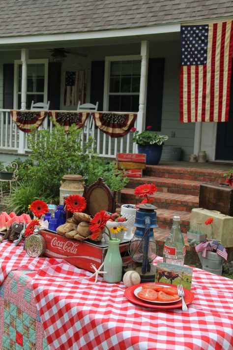 Vintage Americana Party by Festoon Event Decorating #vintage #Americana #party #decorations Vintage 4th Of July Party, Americana 4th Of July, Americana Wedding Theme, Vintage Americana Party, Vintage Fourth Of July Aesthetic, Americana Party, Philanthropy Ideas, Americana Food, Vintage Americana Aesthetic