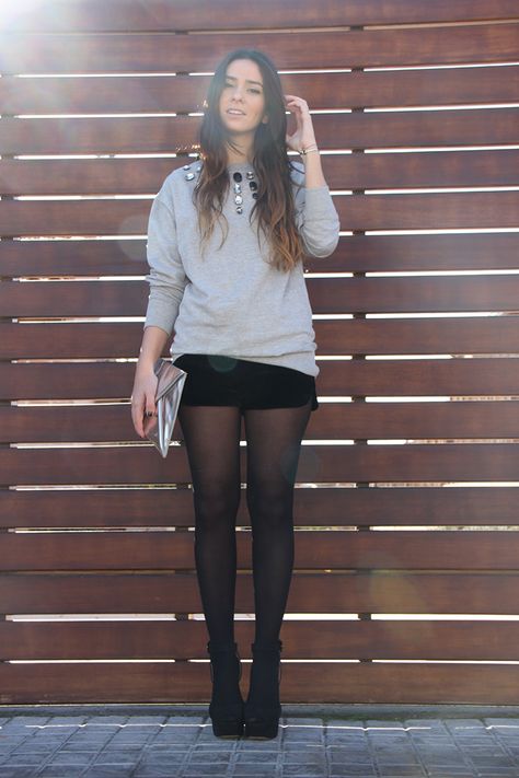 Sweatshirt Diy, Rain Fashion, Fiesta Outfit, Velvet Shorts, Miniskirt Outfits, Fashion Tights, Shorts With Tights, Fall Fashion Outfits, Black Tights