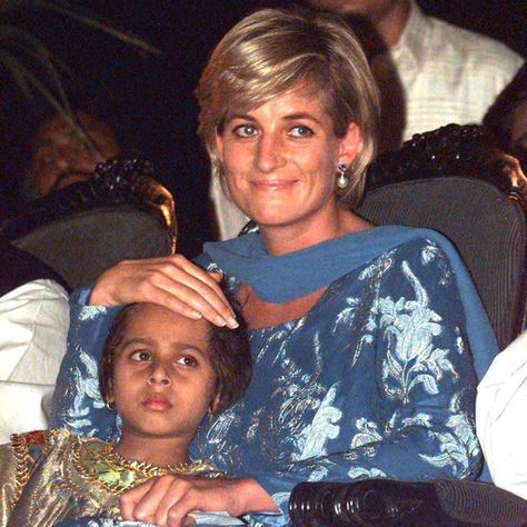 Diana In Pakistan, Jemima Khan, Princess Diana Images, Heart Surgeon, Princess Diana Photos, Diana Princess Of Wales, Camilla Parker Bowles, Diana Princess, Lady Diana Spencer