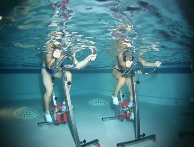 aqua biking- sick Swimming Pool Exercises, Pool Exercises, Spinning Workout, Pool Workout, Gym Ideas, Workout Ideas, Dream Body, Home Gym, Swimming Pool