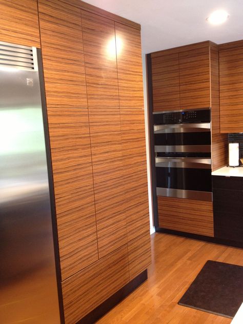 Should I Buy Wood Veneer Cabinets? Rosewood Kitchen, Veneer Kitchen, Modern Mid Century Kitchen, Mid Century Kitchen Remodel, Diy Storage Rack, Backsplash Panels, Wood Backsplash, Minimal Kitchen, Green Kitchen Cabinets