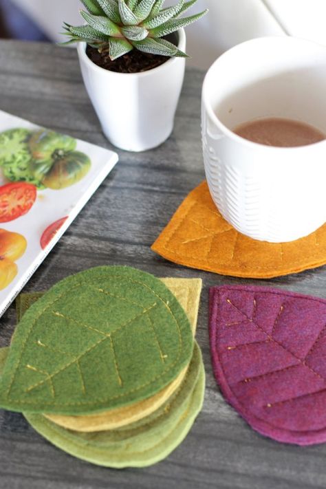 Renegade Seamstress, Fall Sewing, Felt Coasters, Fabric Storage Baskets, Felt Leaves, Fabric Coasters, Fabric Stars, Diy Coasters, Fall Fabric