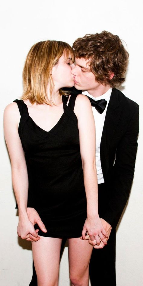 Evan And Emma, Evan Peters And Emma Roberts, Emma Evans, Robert Evans, Evan Peters, Aesthetic Style, The Perfect Guy, Cute Aesthetic, Emma Roberts