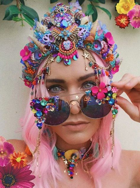 Nikki shik 🌹 #ChelseaShiels #crown #accessories #details #jewelry #beautiful Head Crowns Headpieces, Bonnaroo Fashion, Carnival Headpiece, Festival Headdress, Crown Accessories, Festival Crown, Boho Mermaid, Glasses For Your Face Shape, Festival Headpiece