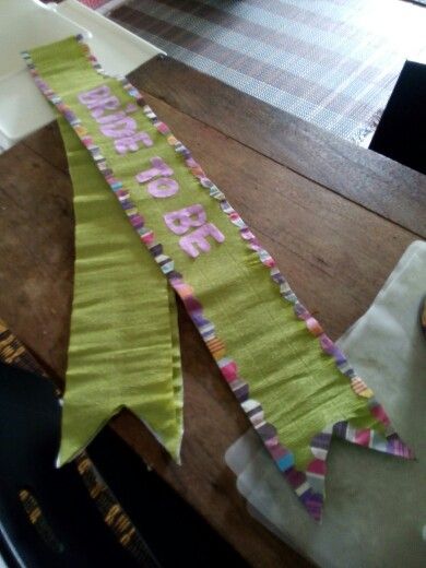 Diy Sash, Diy Cards For Boyfriend, Diy Bachelorette, Hen Party Sash, Bachelorette Sash, Fiesta Theme Party, Bride To Be Sash, Fiesta Theme, Cards For Boyfriend