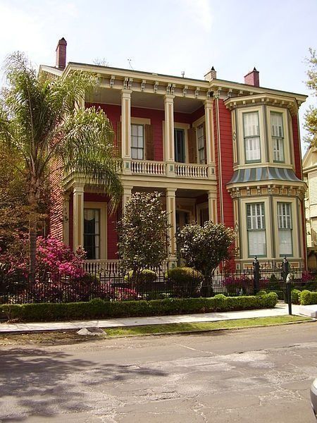 American Townhouse New Orleans, New Orleans Garden District Homes, New Orleans Houses, New Orleans Mansion, Garden District New Orleans, New Orleans House, New Orleans Garden District, New Orleans Architecture, Louisiana Bayou