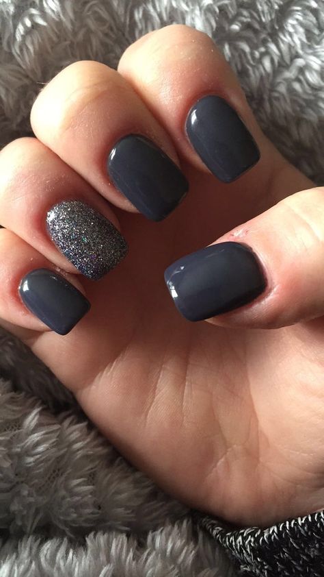 Dark Gray Dip Nails, Gray Nail Color Ideas, Gray Nails Gel, Charcoal Nail Designs, Grey Gel Nails Ideas, Grey Dip Powder Nails, Grey Dip Nails, Charcoal Gray Nails, Dark Gray Nails Design