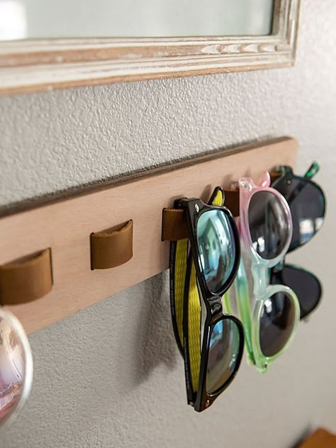 Sunglass Holder Ideas, Diy Eyeglasses Holder, Glasses Stand Diy, Sunglasses Wall Display, Glasses Storage Ideas, Sunglass Holder Diy, Sunglasses Diy Holder, Diy Sunglass Holder, Sunglasses Holder Diy