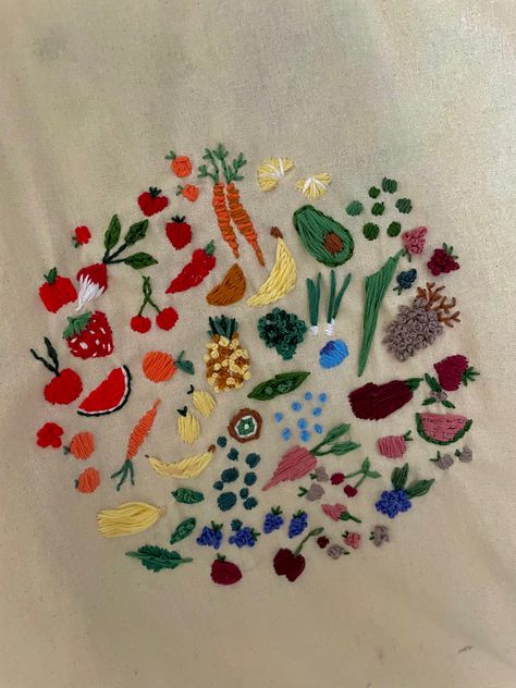 Fruit Embroidery Patterns Easy, Indie Embroidery Designs, Hand Embroidered Fruit, Fruit And Vegetable Embroidery, Fruit Embroidery Design, Easy Things To Embroider, Embriodary Design Ideas Easy, Fruit Embroidery Patterns, Small Embroidery Ideas