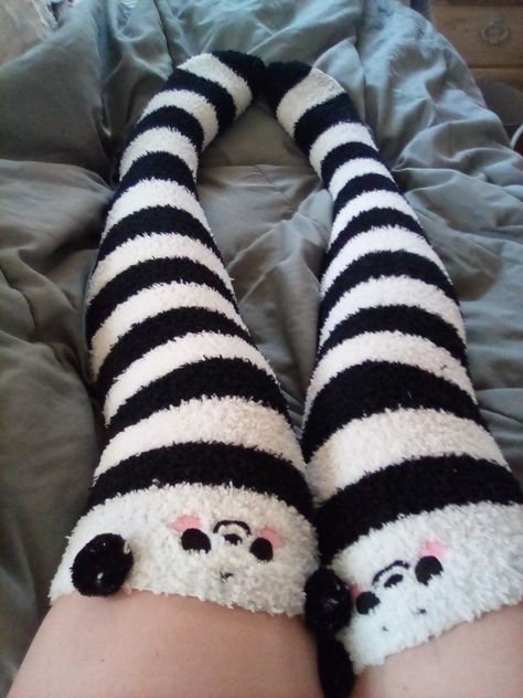 Long Socks Aesthetic, Cute Thigh Highs, Thigh Highs And Skirt, Cute Thigh High Socks, Goth Fits, Pretty Socks, Socks Aesthetic, Vintage Ootd, Body Sock