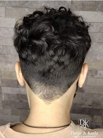 Shaved Curly Hair, Pixie Hairstyles Short, Pixie Cut Curly Hair, Undercut Curly Hair, Fine Hairstyles, Short Hair Dos, Natural Hair Haircuts, Funny Hair, Curly Pixie Hairstyles