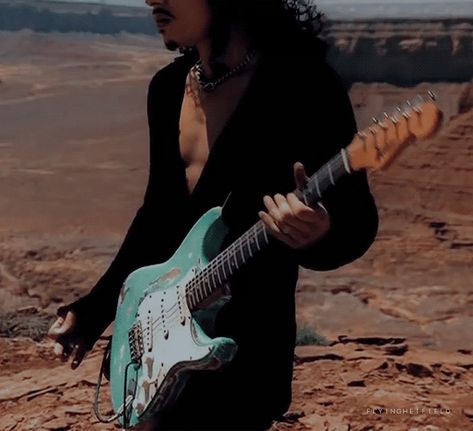 Kirk Hammett Gif, Kirk Hammet, Kirk Metallica, Pop Goes The Weasel, 80s Men, Peter Steele, Paul Stanley, Kirk Hammett, Roger Taylor