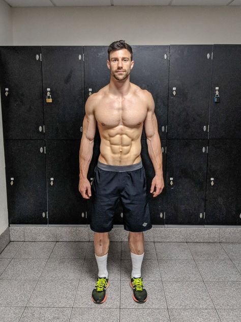 Chris Roberts Chris Roberts, Love Handle Workout, Healthy Man, Killer Abs, Men Abs, Men’s Fitness, Le Male, Hot Damn, Athletic Men