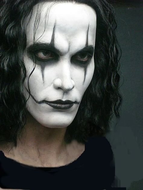 Brandon Lee on set of The Crow Crow Makeup, Crow Movie, Crow Tattoo, Brandon Lee, Crow Art, The Crow, Stairway To Heaven, Facepaint, Bruce Lee