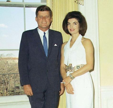 What JFK And Jackie's Relationship Was Actually Like Jfk And Jackie, Jackie O's, Jacqueline Bouvier, Longest Marriage, First Ladies, Ladylike Style, Usa Presidents, Famous Couples, Jackie O