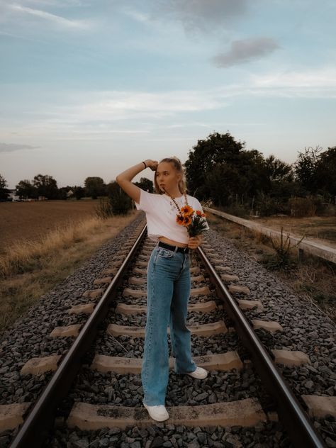 Railroad Pictures Poses, Railroad Track Photoshoot, Train Track Photoshoot, Railroad Photoshoot, Hoco Pics, Dirt Road, Railroad Pictures, Grad Pics, Train Tracks